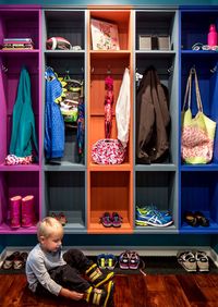 Детская цветная гардеробная комната Кемерово