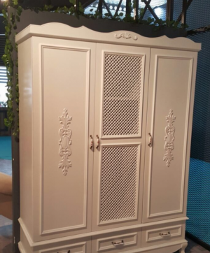 Распашные двери с декоративными накладками Кемерово